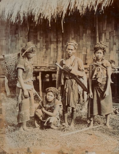 Kanon, heer en drie dames, 1905 door English Photographer